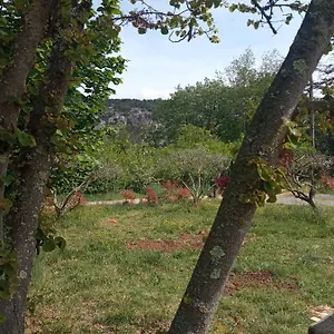  Hébergement de vacances Les Cypres